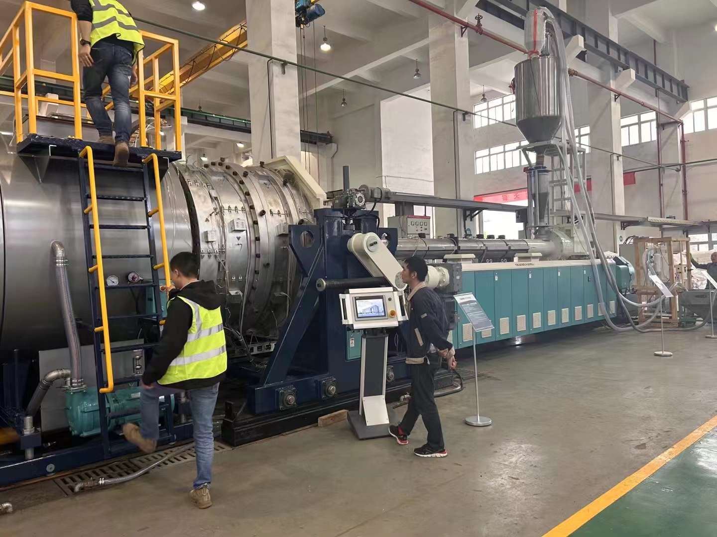 Fang Li analüüsib toruekstrusiooni tootmisliini põhimõtet, rakendust ja arendust